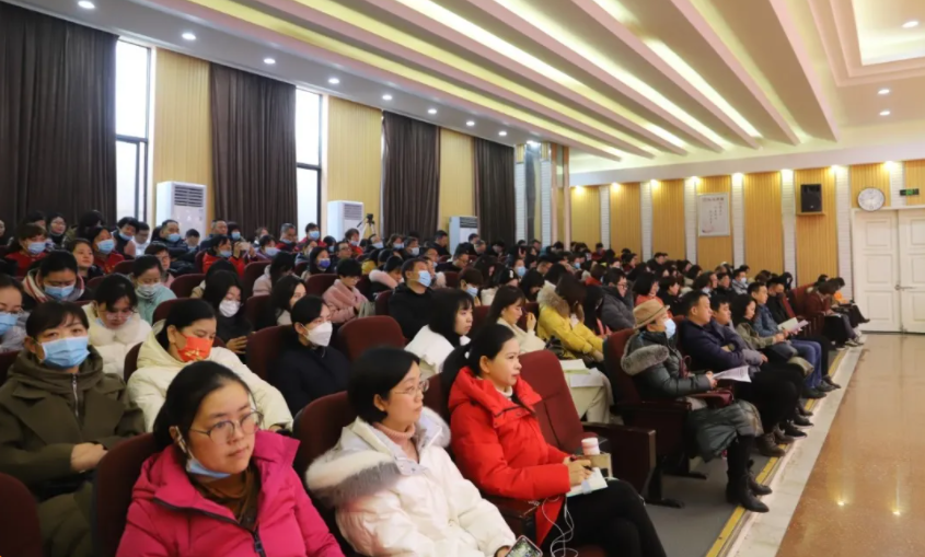 抢抓机遇开新篇 刚健有为创未来——我校召开2021-2022学年第二学期教职工大会